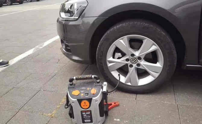 铁西区汽车搭电案例